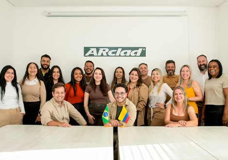 Equipo de personas imagen en plano frontal
